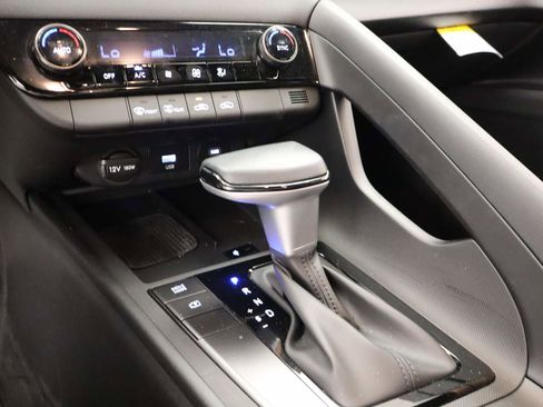 Used 2025 Hyundai Elantra Sport image 9