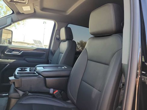 Used 2025 Chevrolet Silverado 2500 LT w/ Leather Package image 15