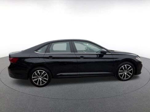 Used 2025 Volkswagen Jetta SE image 16