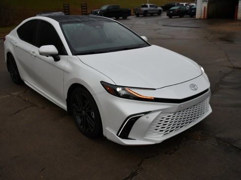 Used 2025 Toyota Camry XSE image 7
