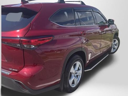 Used 2020 Toyota Highlander LE AWD/4WD image 4