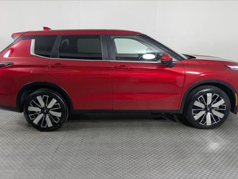 Used 2025 Mitsubishi Outlander SE FWD image 9