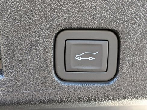 Used 2026 GMC Acadia Denali Ultimate image 14