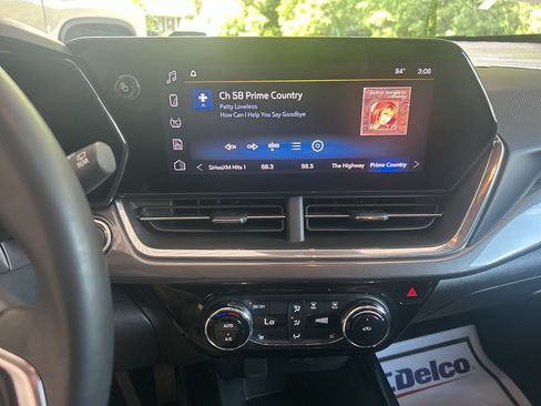 Used 2024 Chevrolet Trax ACTIV FWD image 24