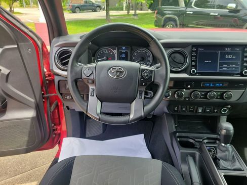 Used 2023 Toyota Tacoma TRD Off-Road w/ Technology Package AWD/4WD image 19