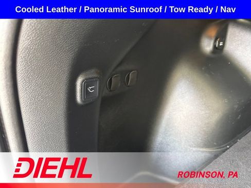 Used 2022 Jeep Cherokee Trailhawk w/ Sun, Sound & Nav Group AWD/4WD image 12