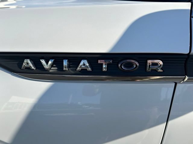 Used 2026 Lincoln Aviator AWD image 3