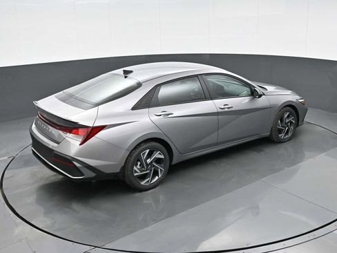 Certified 2025 Hyundai Elantra Sport image 26