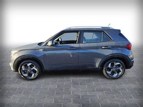 Used 2023 Hyundai Venue SEL image 4