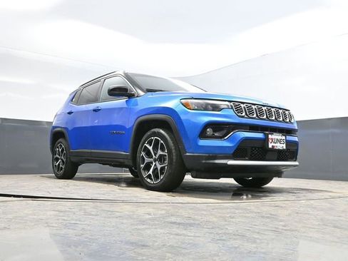 Used 2025 Jeep Compass Limited image 45