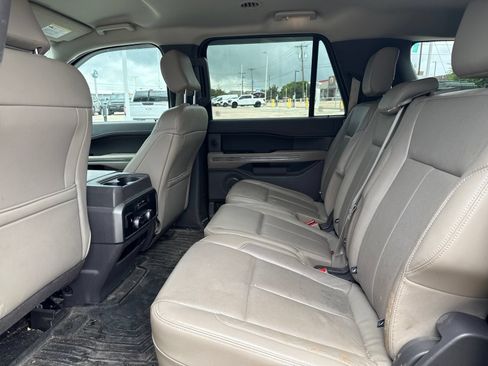 Used 2018 Ford Expedition Max XLT w/ Equipment Group 201A RWD image 9