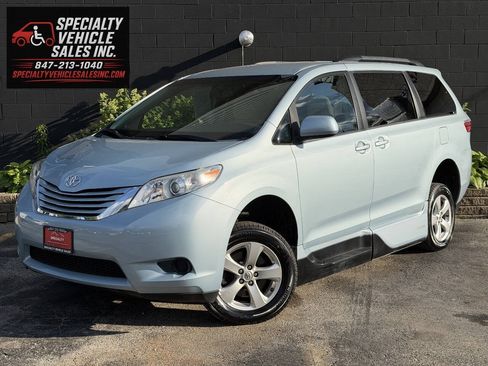 Used 2015 Toyota Sienna LE FWD image 9