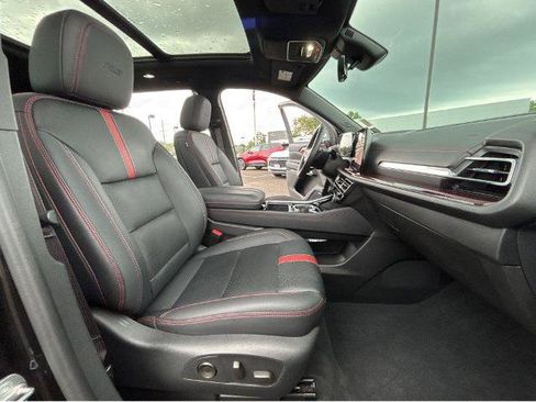 Used 2024 Chevrolet Traverse RS w/ LPO, Floor Liner Package AWD/4WD image 6