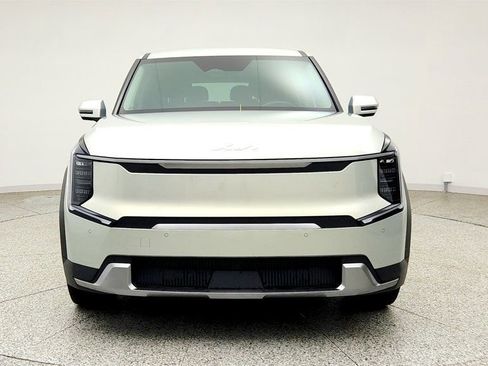 Used 2024 Kia EV9 Light Long Range RWD image 2