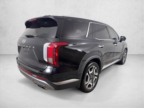 Used 2023 Hyundai Palisade SEL w/ Premium Package FWD image 5
