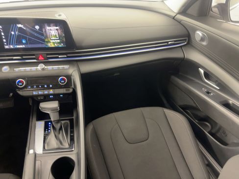 Used 2024 Hyundai Elantra SEL image 27