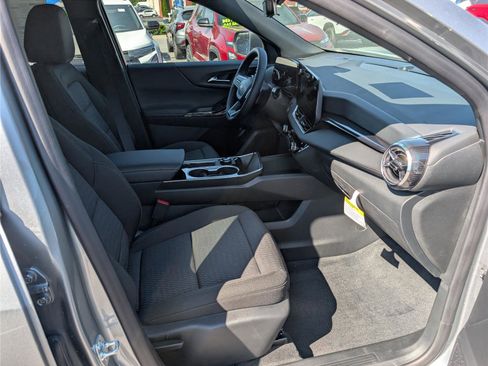 New 2026 Chevrolet Equinox LT w/ Safety and Technology Package FWD image 6