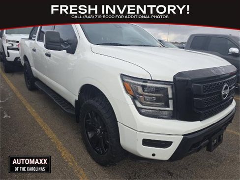 Used 2023 Nissan Titan SV w/ SV Convenience Package image 1