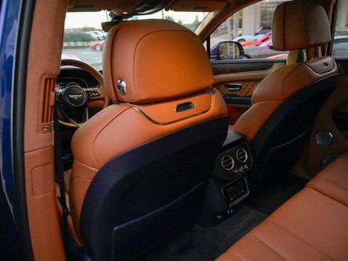 Used 2023 Bentley Bentayga image 36