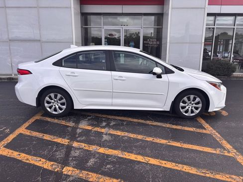 Used 2024 Toyota Corolla LE FWD image 2