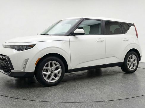 Used 2025 Kia Soul LX w/ LX Technology Package image 3