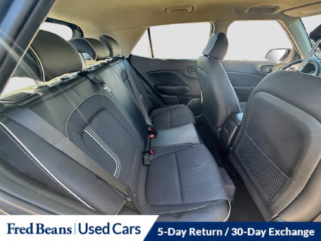 Certified 2023 Hyundai Venue Limited FWD image 33