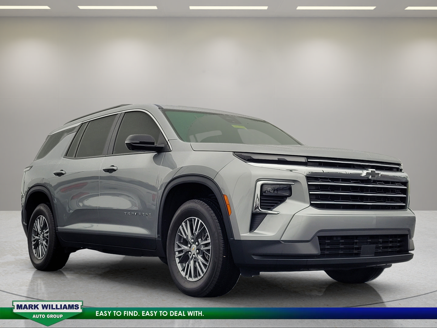 Used 2025 Chevrolet Traverse LT w/ Driver Confidence Package FWD image 1