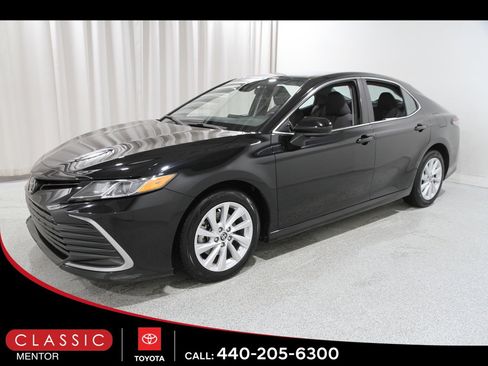 Certified 2023 Toyota Camry LE image 3