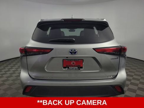Used 2022 Toyota Highlander XLE image 7