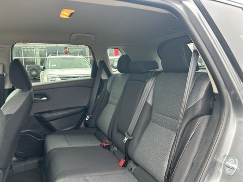 Used 2023 Nissan Rogue SV image 11