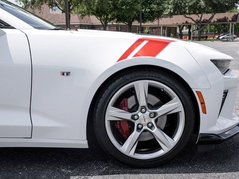 Used 2017 Chevrolet Camaro SS RWD image 11