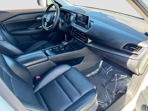 Used 2023 Nissan Rogue SV w/ SV Premium B Package image 14