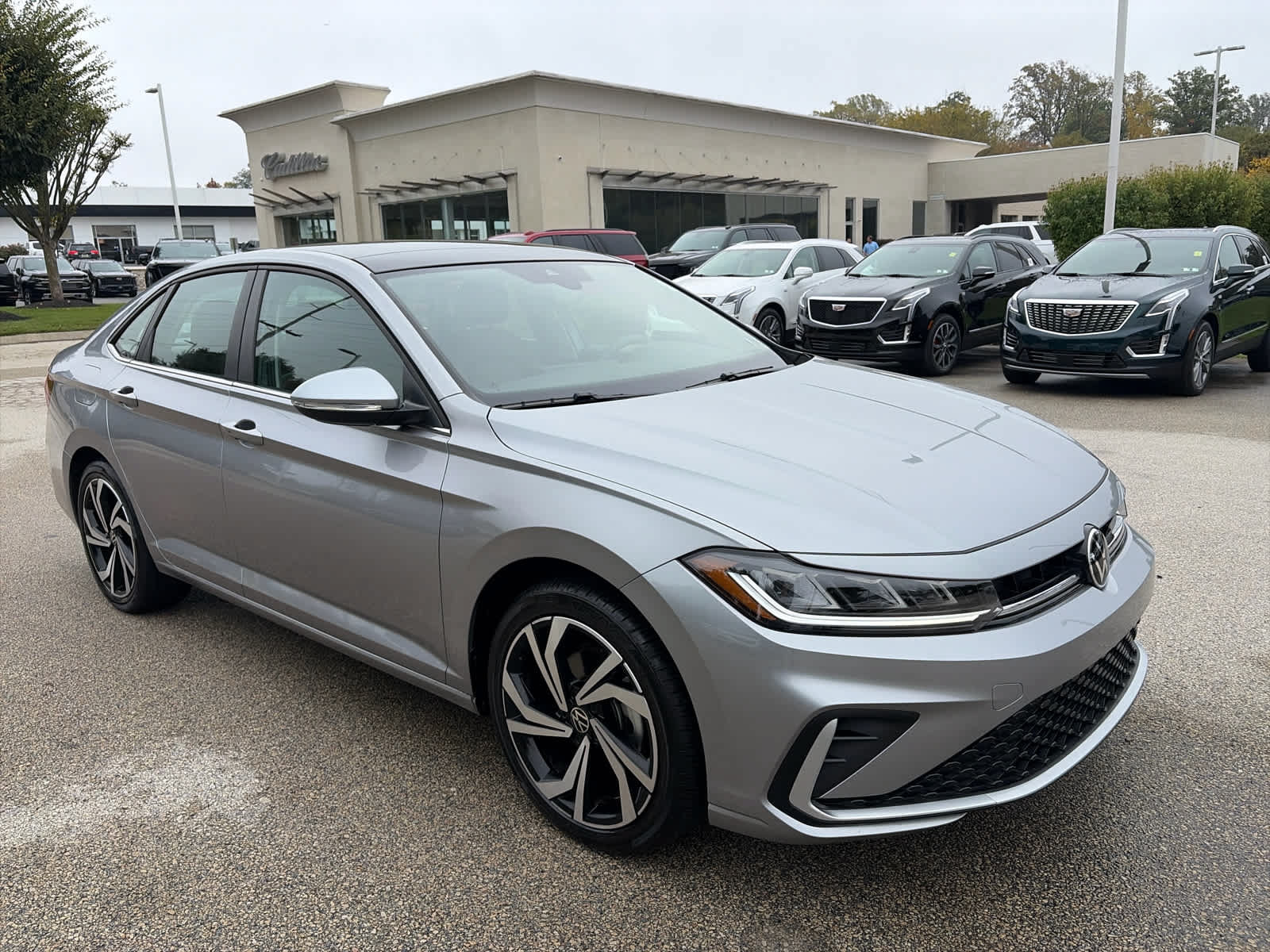 Used 2025 Volkswagen Jetta SEL FWD image 6