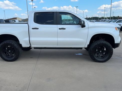 Used 2022 Chevrolet Silverado 1500 LT Trail Boss w/ LT Trail Boss Premium Package AWD/4WD image 2