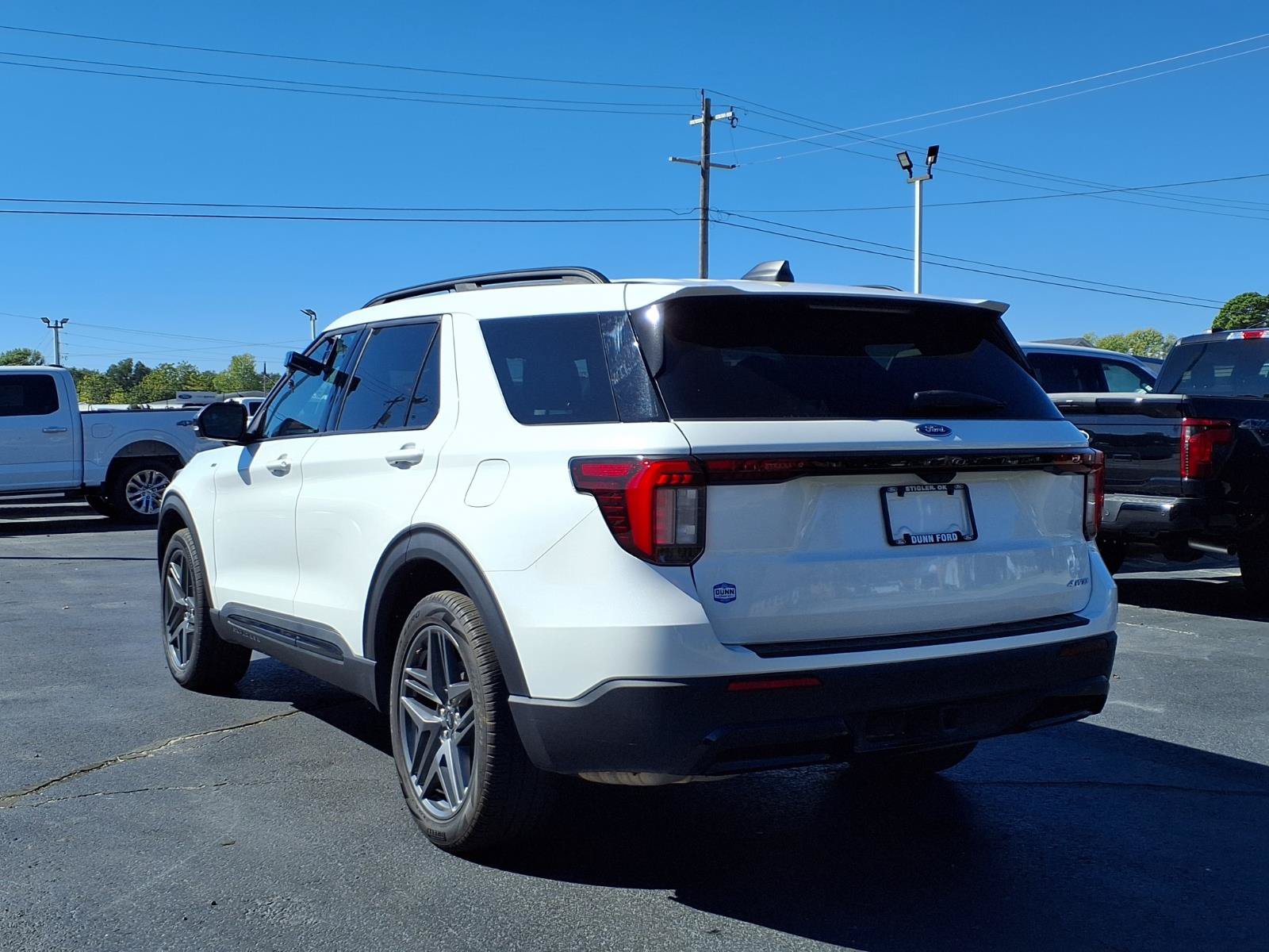 Used 2025 Ford Explorer ST-Line w/ ST-Line Street Pack AWD/4WD image 15