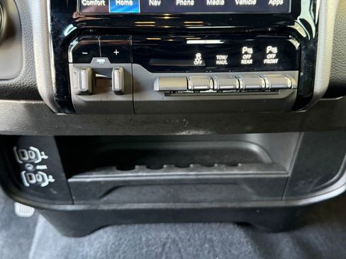 Used 2024 RAM 2500 Big Horn w/ Safety Group image 20