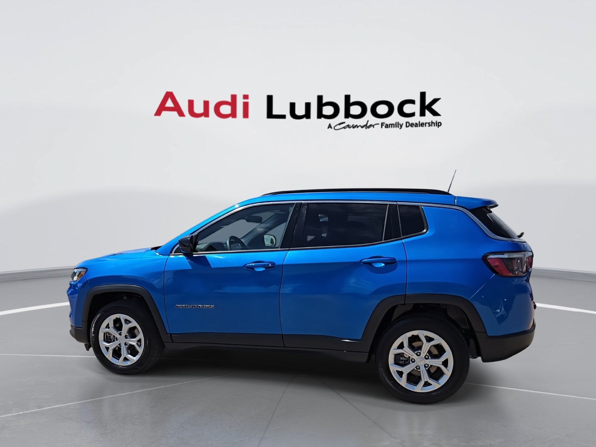Used 2024 Jeep Compass Latitude AWD/4WD image 6