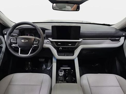 Used 2025 Ford Explorer Platinum w/ Ultimate Package AWD/4WD image 11