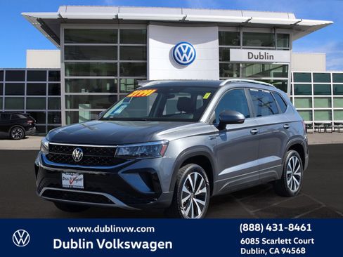 Certified 2023 Volkswagen Taos SE w/ Panoramic Sunroof Package image 8