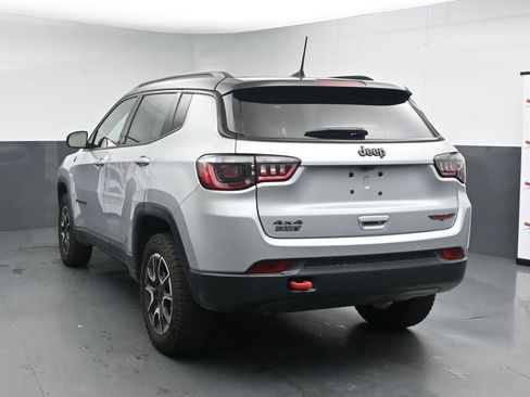 Used 2024 Jeep Compass Trailhawk AWD/4WD image 6