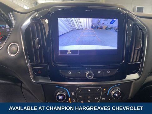 Used 2023 Chevrolet Traverse LT image 19
