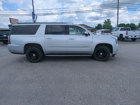 Used 2019 GMC Yukon XL SLT w/ Open Road Package AWD/4WD image 18