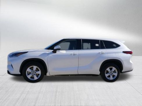 Used 2021 Toyota Highlander L image 6