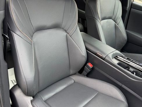 Certified 2025 Toyota Crown Signia image 43