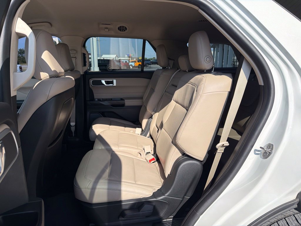 Used 2020 Ford Explorer XLT w/ Equipment Group 202A AWD/4WD image 37