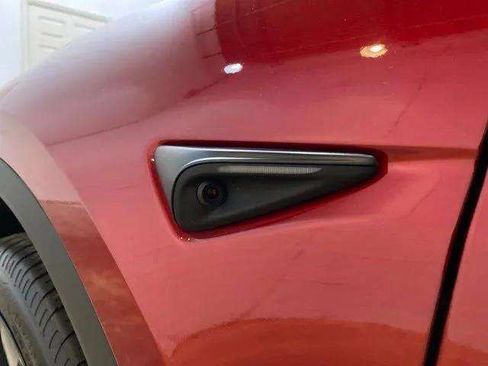 Used 2024 Tesla Model Y 2WD image 95