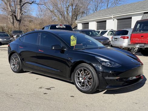 Used 2021 Tesla Model 3 Standard Range Plus image 2