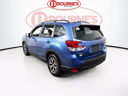 Used 2021 Subaru Forester Premium AWD/4WD image 9
