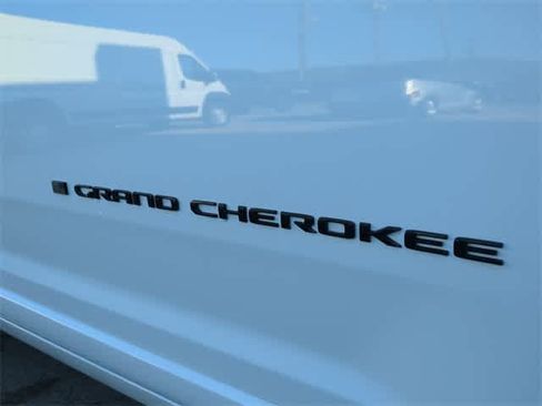 New 2025 Jeep Grand Cherokee Summit w/ Obsidian Package image 13