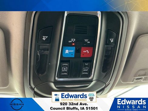 Used 2024 Jeep Grand Cherokee Laredo X AWD/4WD image 32